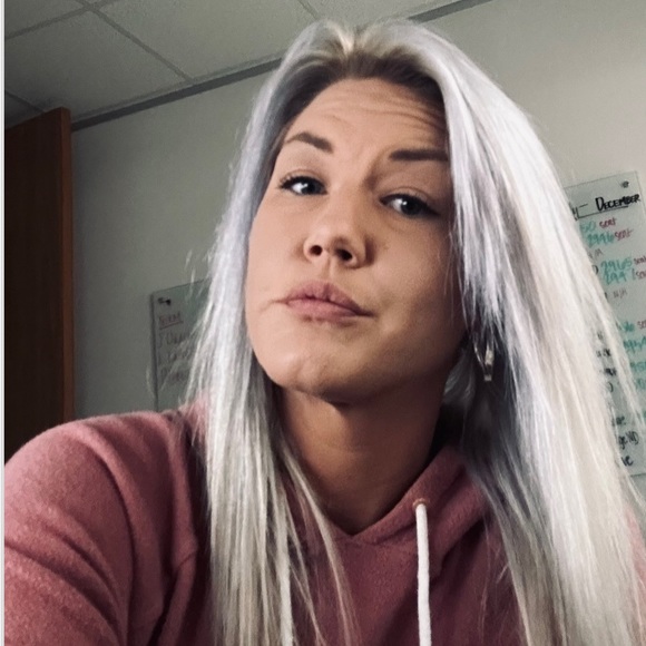 Meet your Posher, Christie - Picture 1 of 1